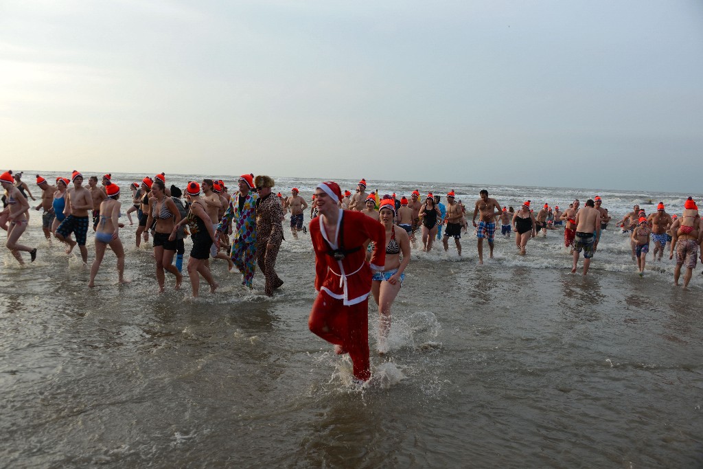 ../Images/Nieuwjaarsduik Nederzandt 2015 106.jpg